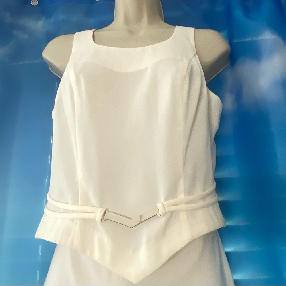 NINA FERRE sleeveless top,size7 see measurement! Cream
